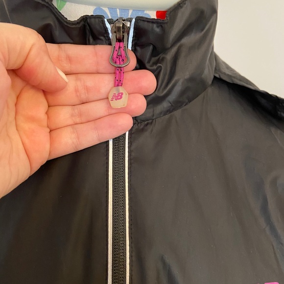 New Balance Black Wind Breaker Hoodie - Picture 5 of 9